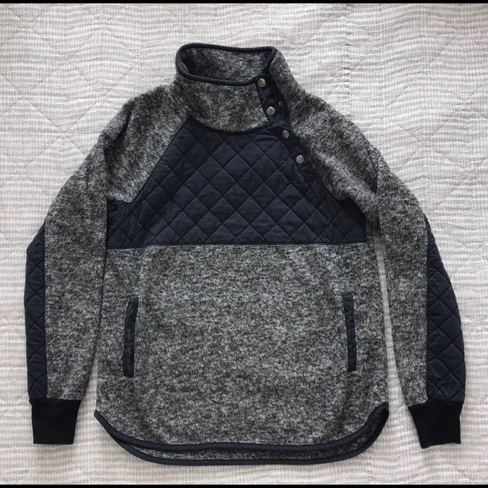 Abercrombie & Fitch Asymmetrical Snap Size S